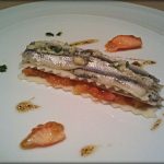 Lasaña de anchoas con tomate confitado