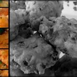 Buñuelos de salmón acompañados con salsa de yogur