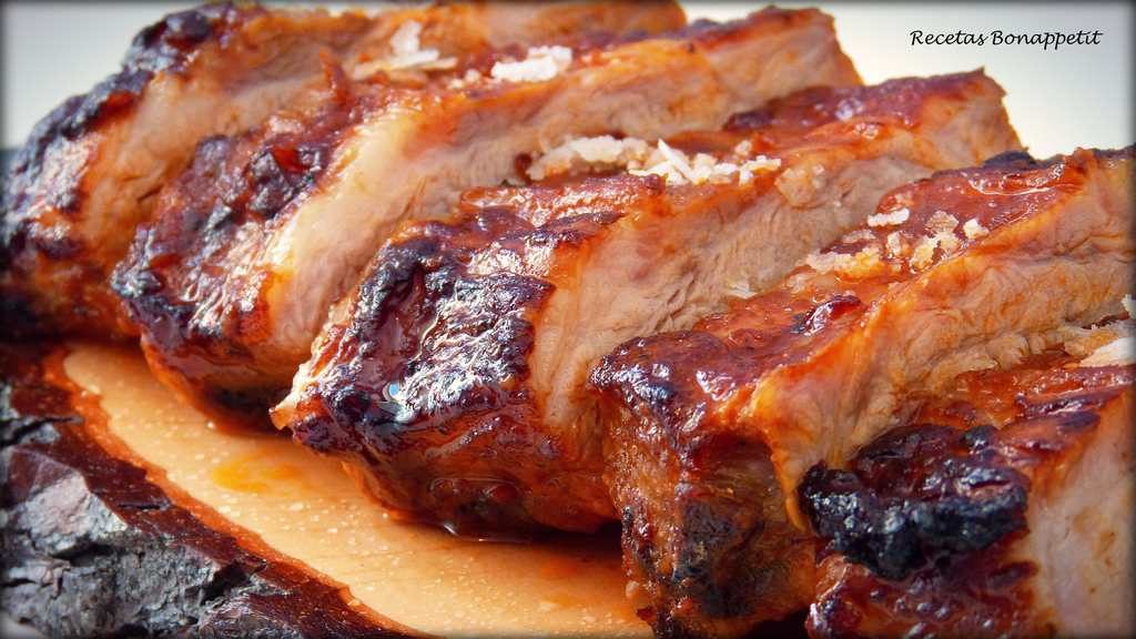 Costilla de cerdo marinada en salsa barbacoa