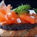 Salmón marinado, esparragos trigueros y tapenade