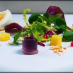 Ensalada de jamón y huevos mollet