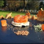 Salmón marinado con carpaccio de champiñones