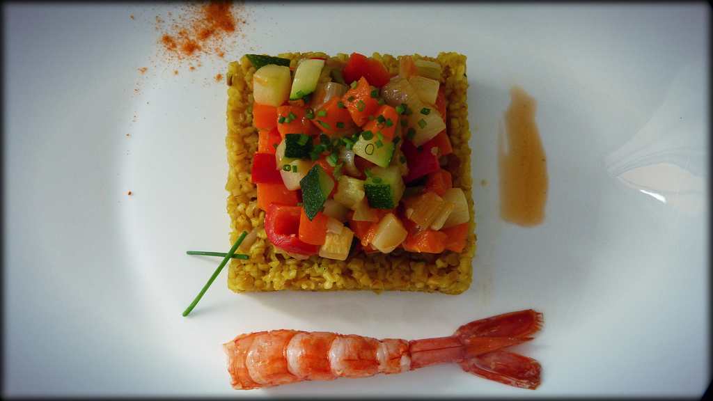 Bulgur con verduras salteadas y langostinos