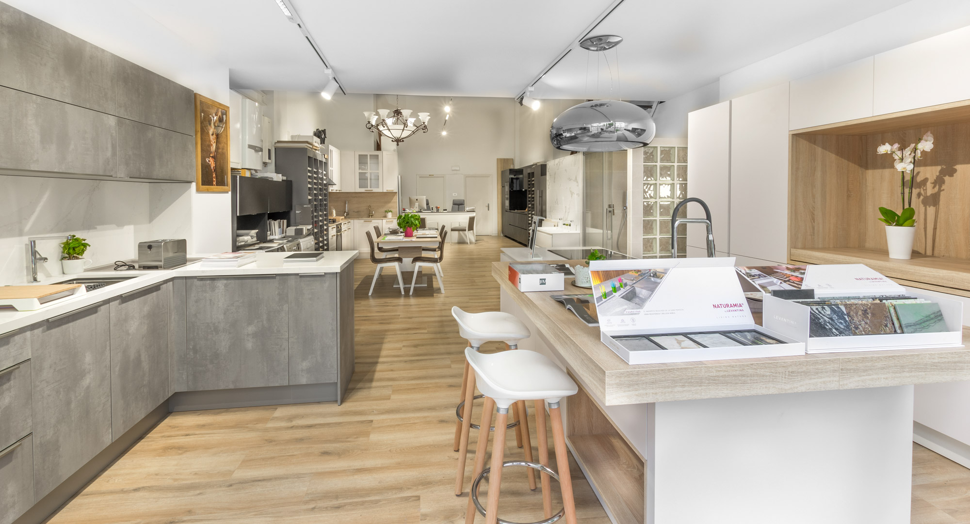 Diseñamos nuestras cocinas teniendo en cuenta tanto funcionalidad como diseño. ¡Precios si competencia!